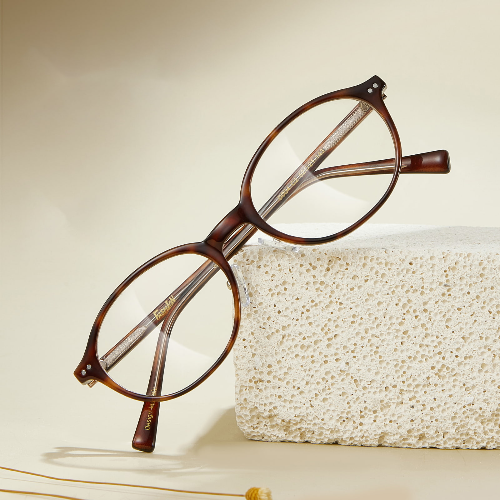 D004 Gloiní Solas Frith-Ghorm Oval Thin Oval Frame Beaga